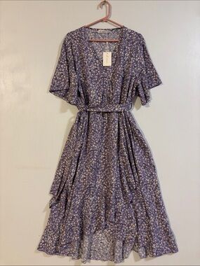 Floral V-Neck Midi Dress in Lavender size 18